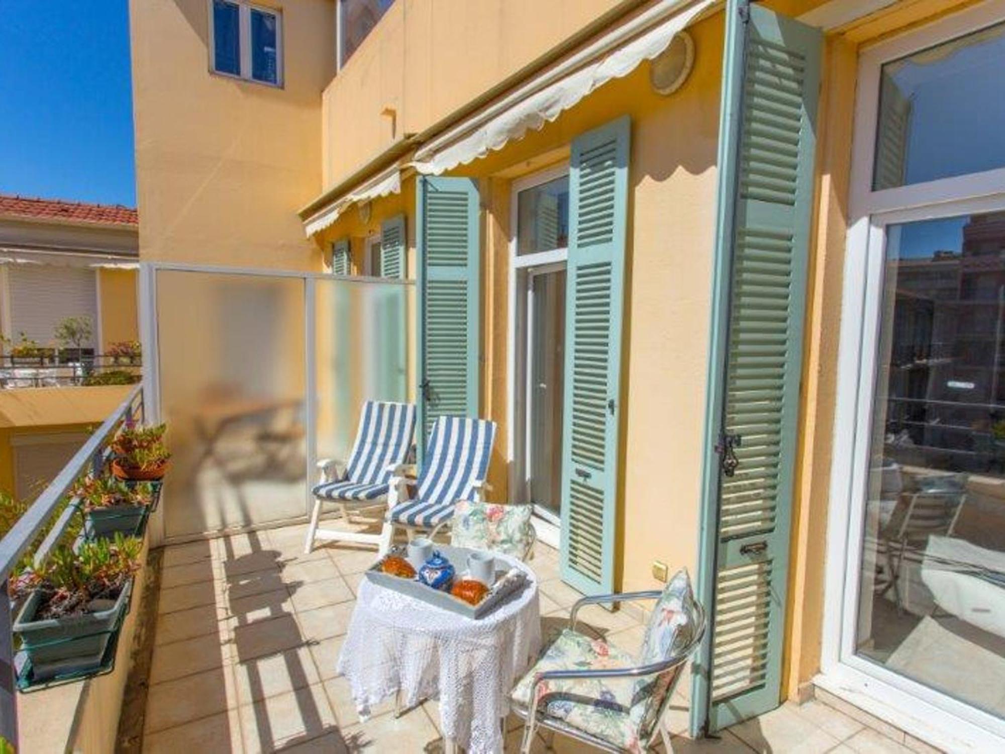Climatise En Centre-ville, Proche Plages, Avec Grande Terrasse Au Calme - Fr-1-196-362 * Menton